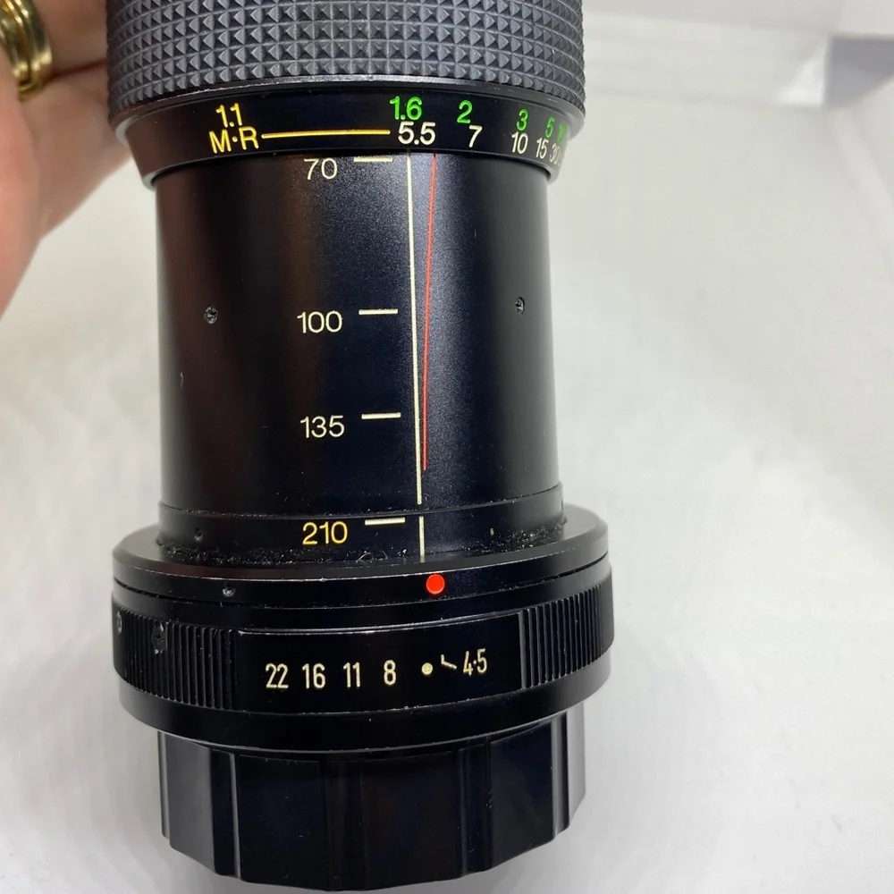 Vivitar 70-210mm f/1:4.5 MC Macro Focusing Zoom Lens 52mm w/covers for Pentax K